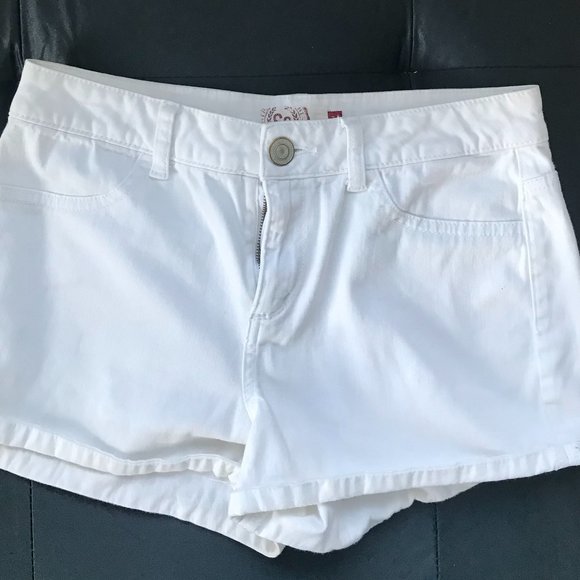 SO Pants - White SO shorts